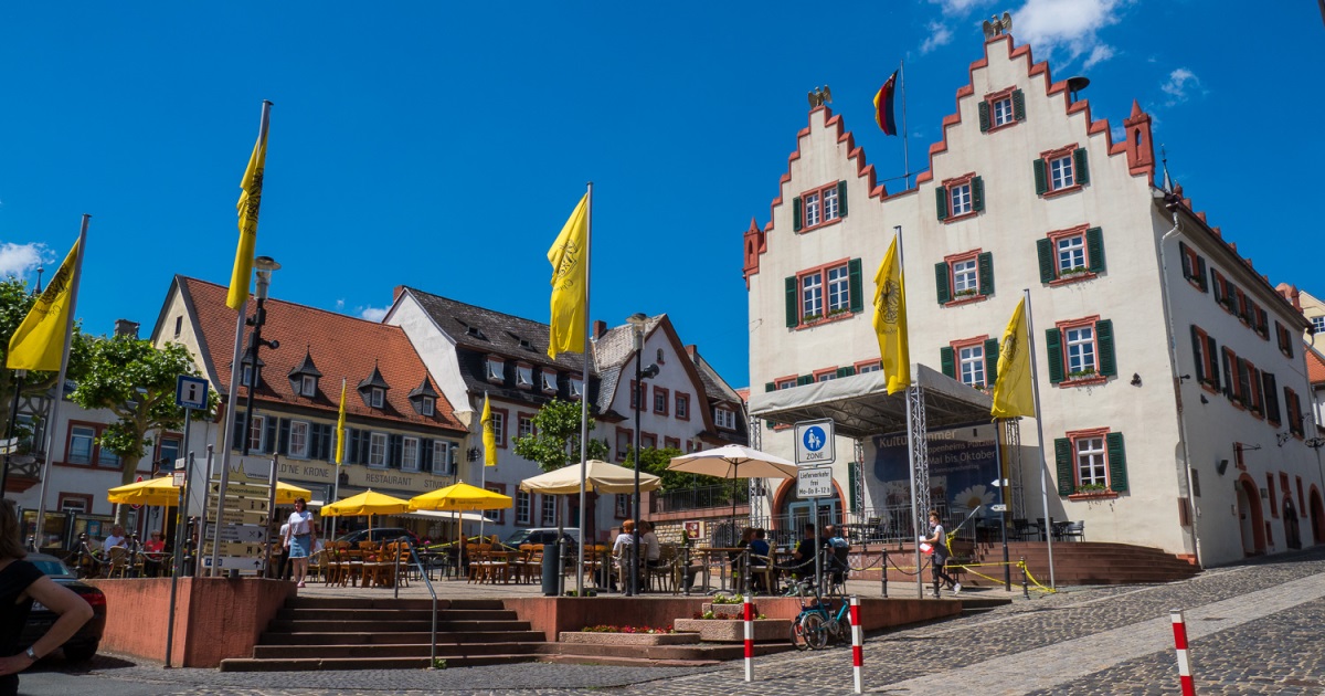 Oppenheimer Marktplatz mit dem Rathaus