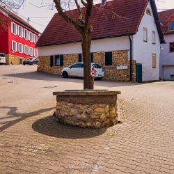 image de Der alte Dorfbrunnen
